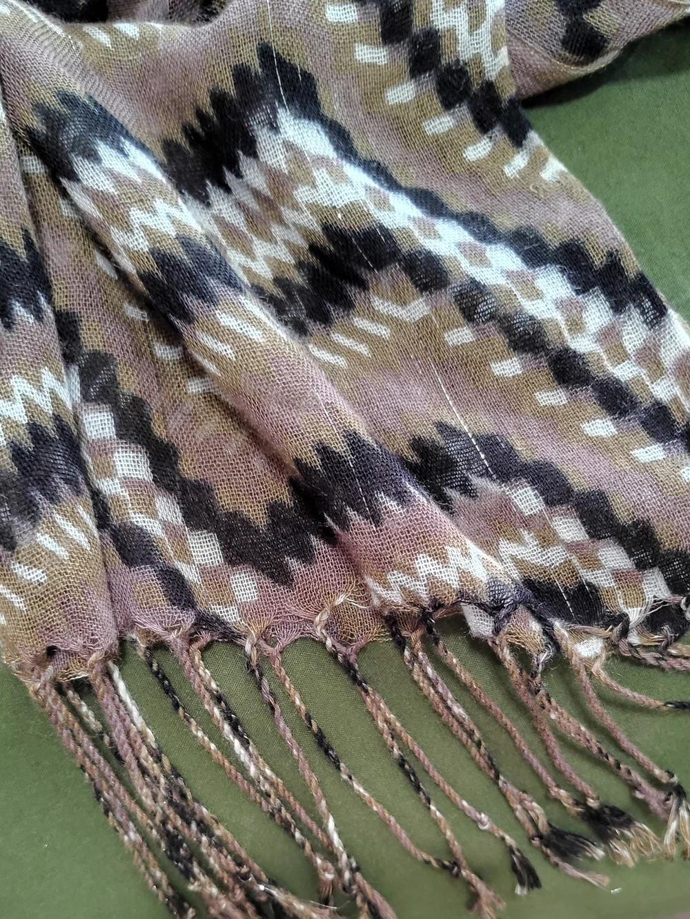 Woven Geometric Pattern Scarf - Brown & Black